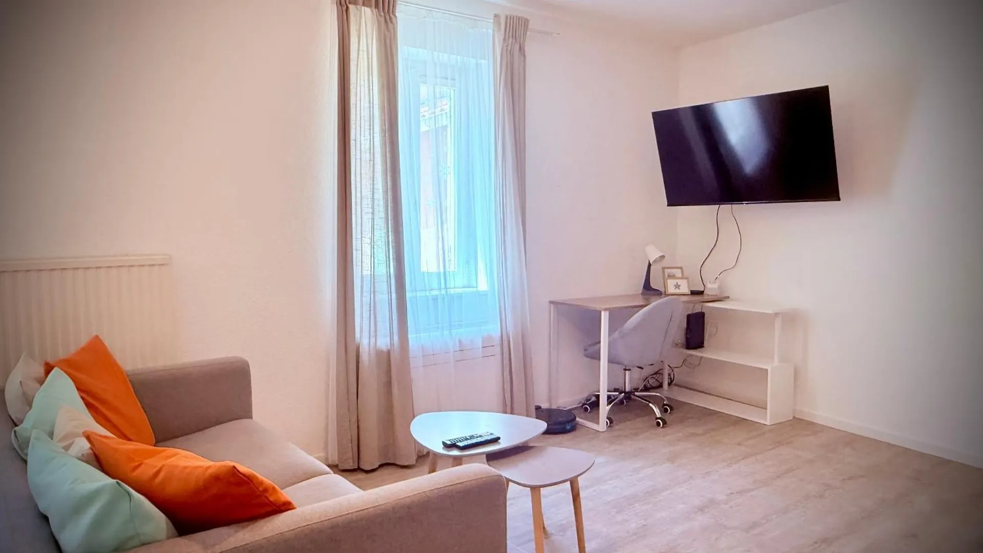 Cozy Central Apartment: Self Check-In with Netflix and Free Parking Avignon France